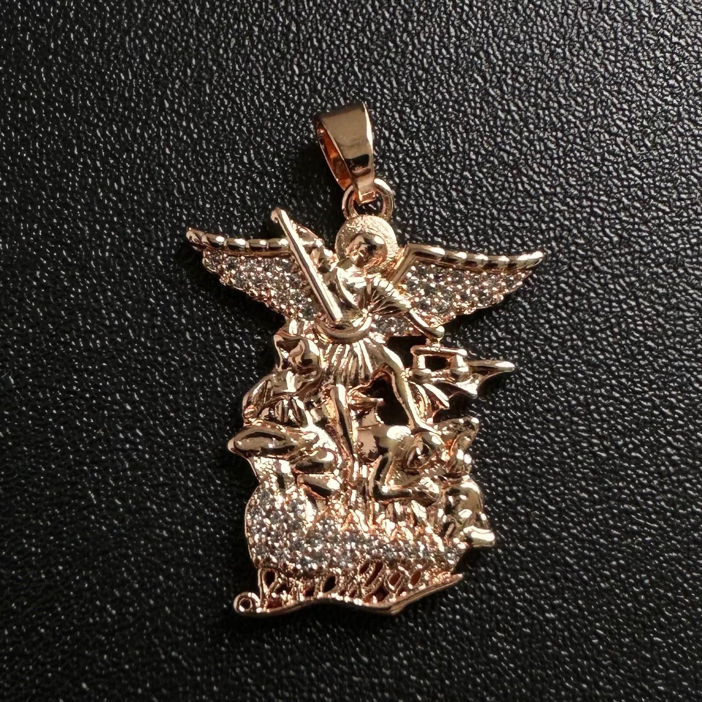 Dije San Miguel Arcangel Tono Oro Rosa 18K