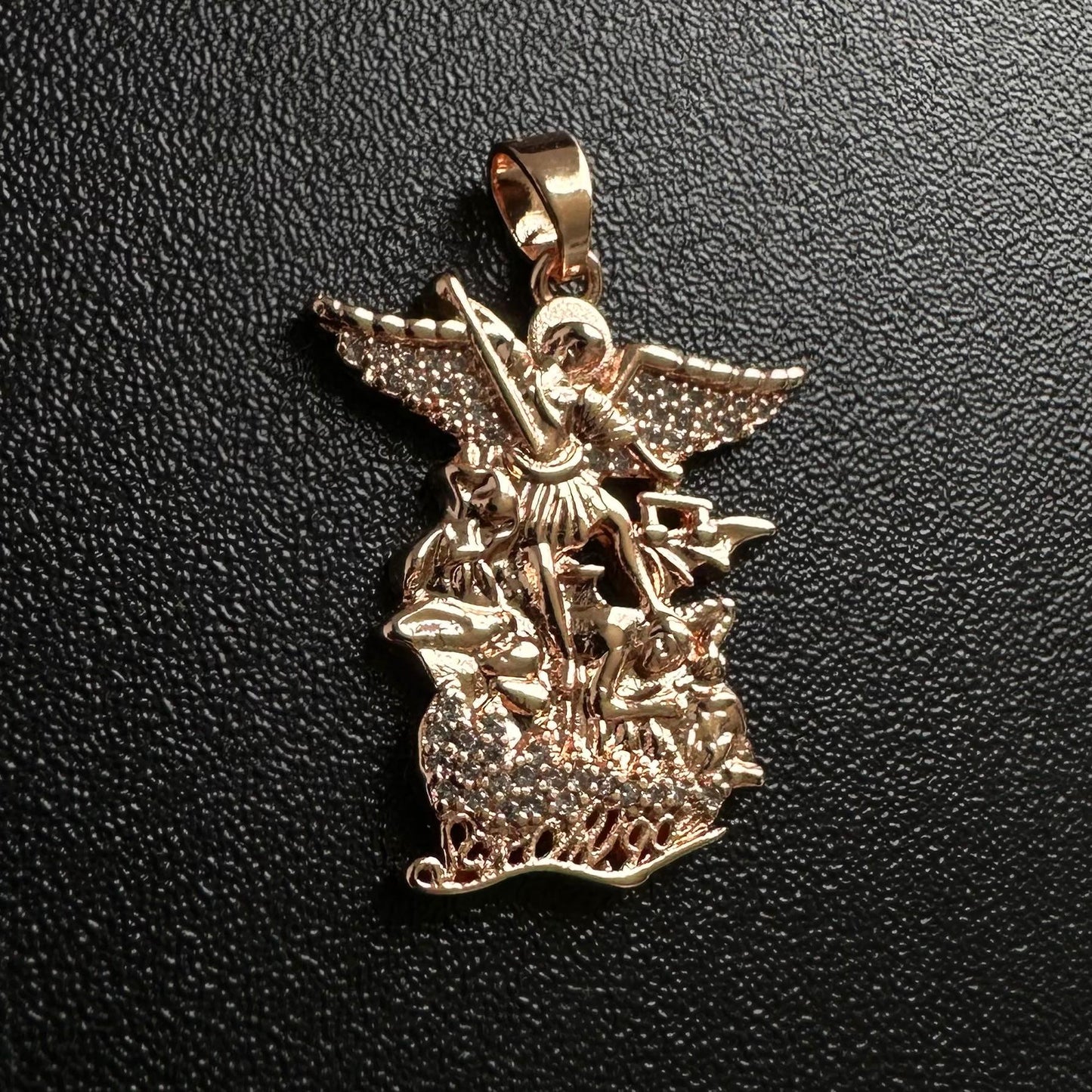 Dije San Miguel Arcangel Tono Oro Rosa 18K