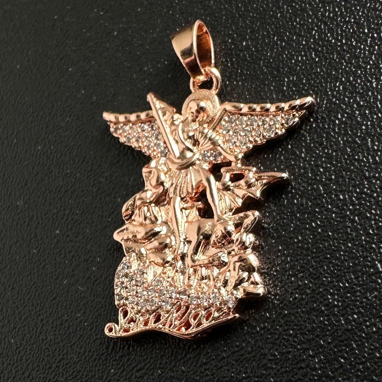 Dije San Miguel Arcangel Tono Oro Rosa 18K