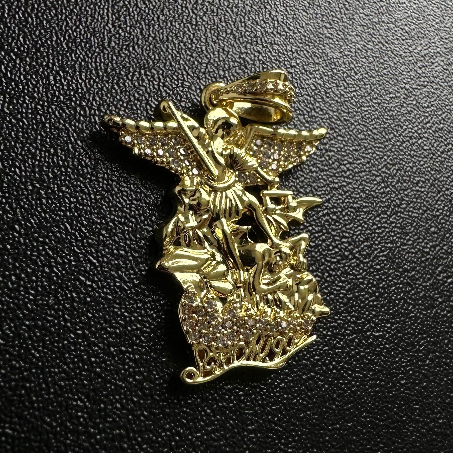Dije San Miguel Arcangel Tono Oro 18K