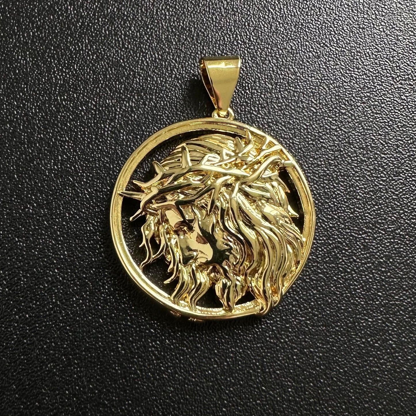 Dije Cristo Tono Oro 18K