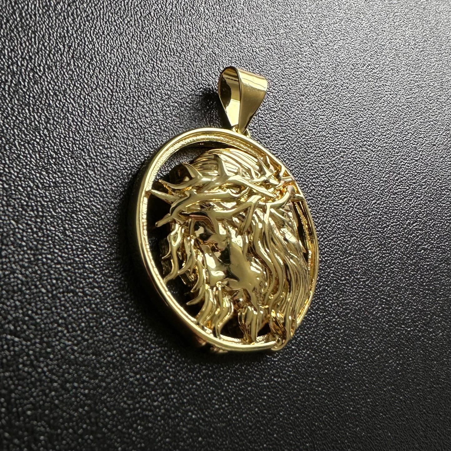 Dije Cristo Tono Oro 18K