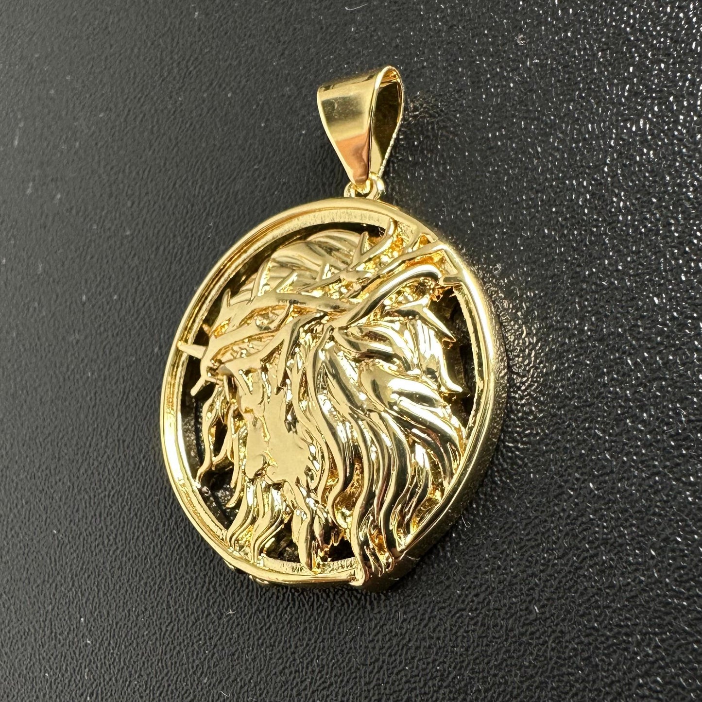 Dije Cristo Tono Oro 18K